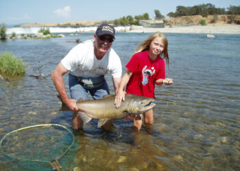 California bans salmon fishing in Sacramento rivers for second year