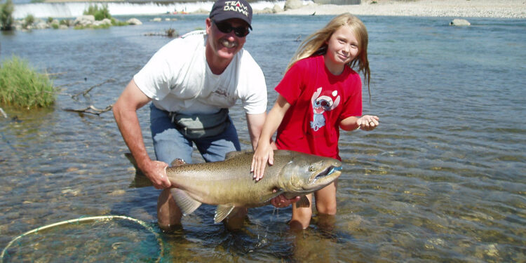 California bans salmon fishing in Sacramento rivers for second year